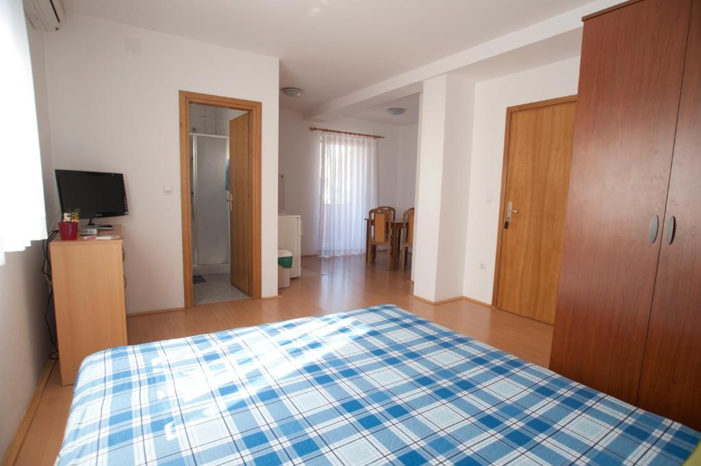 Apartments Maric With Parking Umag Room photo