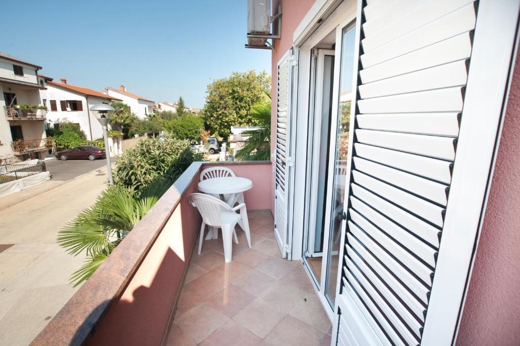 Apartments Maric With Parking Umag Room photo