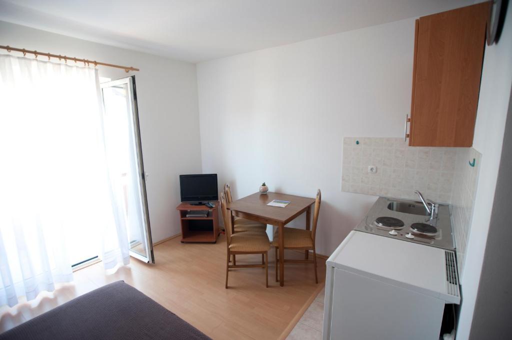 Apartments Maric With Parking Umag Room photo